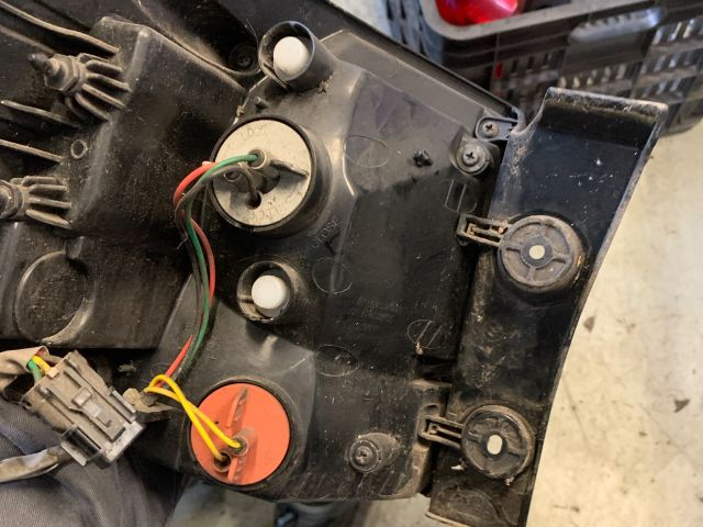 bontott KIA CARENS Jobb Hátsó Lámpa