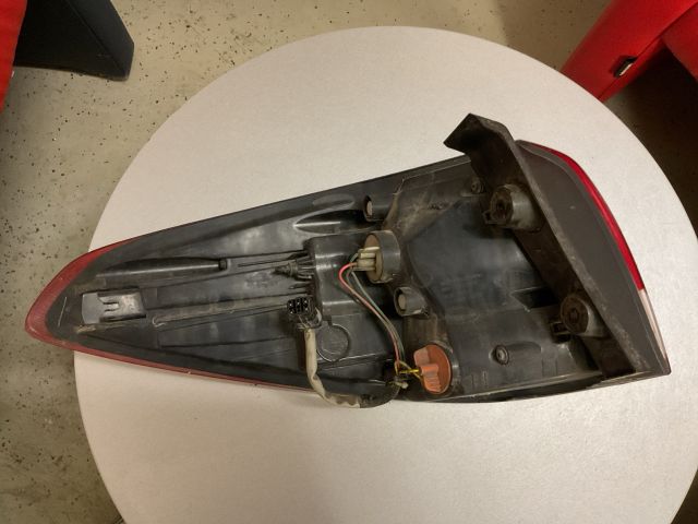 bontott KIA CARENS Jobb Hátsó Lámpa