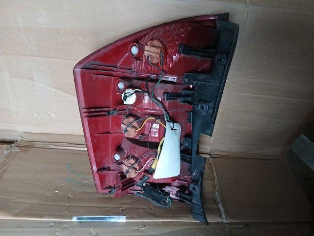 bontott KIA CARENS Jobb Hátsó Lámpa