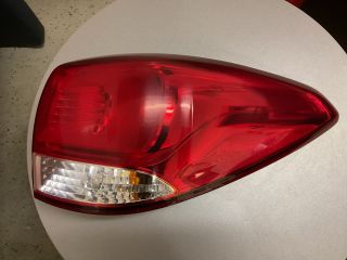 bontott KIA CARENS Jobb Hátsó Lámpa