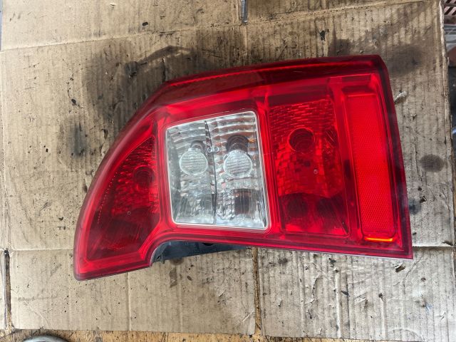 bontott KIA CARENS Jobb Hátsó Lámpa