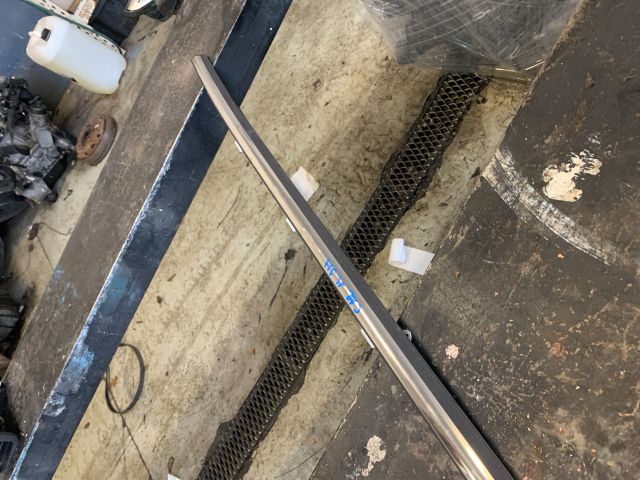 bontott KIA CARENS Jobb hátsó Vízlehúzó Gumicsík