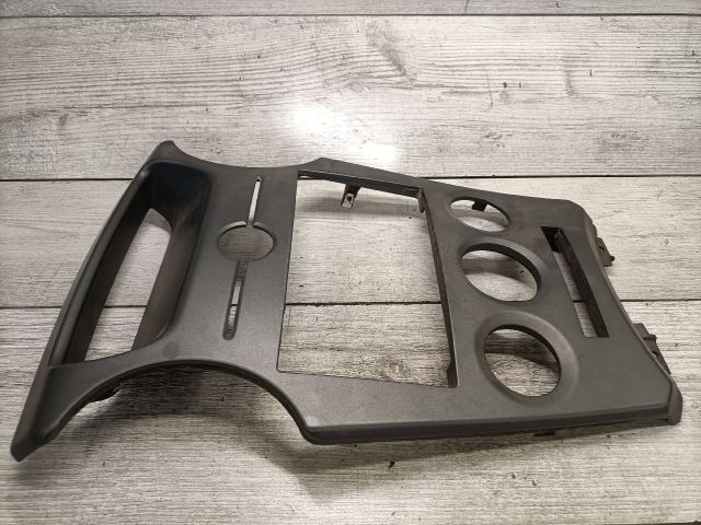 bontott KIA CARENS Középkonzol Keret