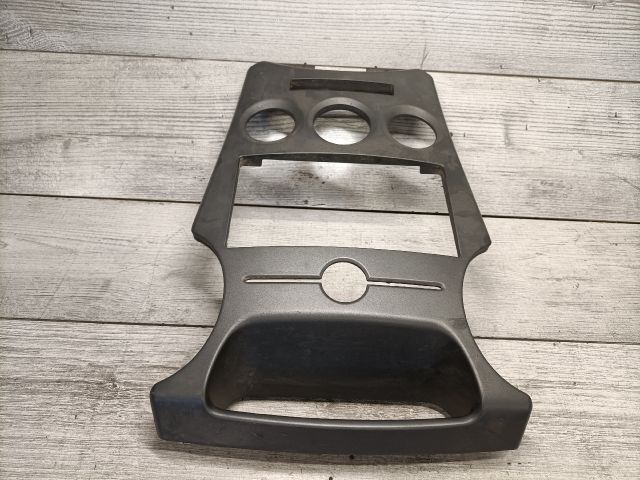 bontott KIA CARENS Középkonzol Keret