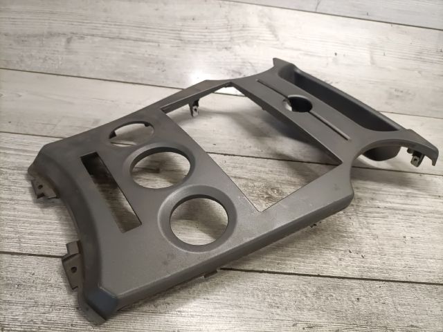 bontott KIA CARENS Középkonzol Keret