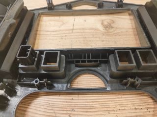 bontott KIA CARENS Középkonzol Keret