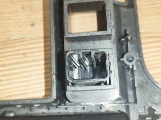 bontott KIA CARENS Középkonzol Keret