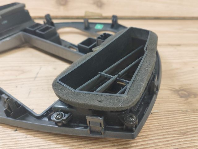 bontott KIA CARENS Középkonzol Keret