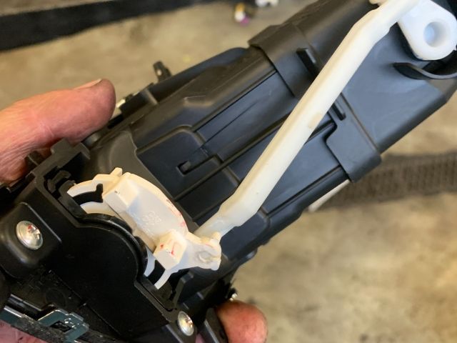 bontott KIA CARENS Középső Bal Szellőző