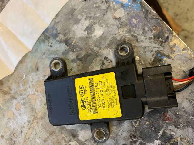 bontott KIA CARENS Központi Ütközés Érzékelő