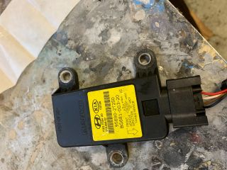 bontott KIA CARENS Központi Ütközés Érzékelő