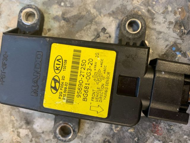 bontott KIA CARENS Központi Ütközés Érzékelő