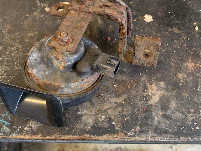 bontott KIA CARENS Kürt