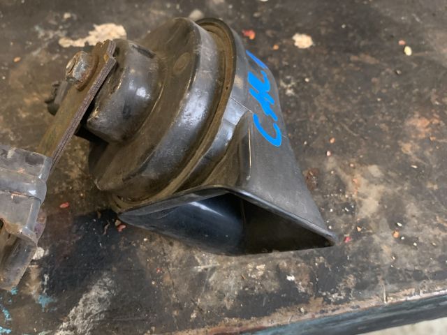 bontott KIA CARENS Kürt