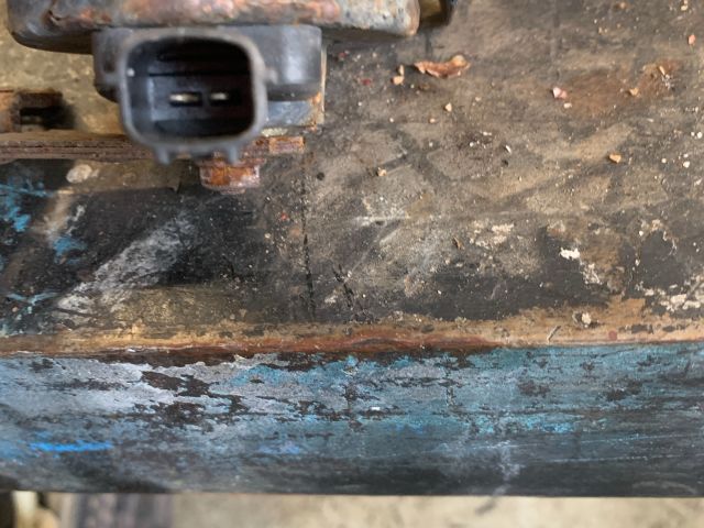 bontott KIA CARENS Kürt