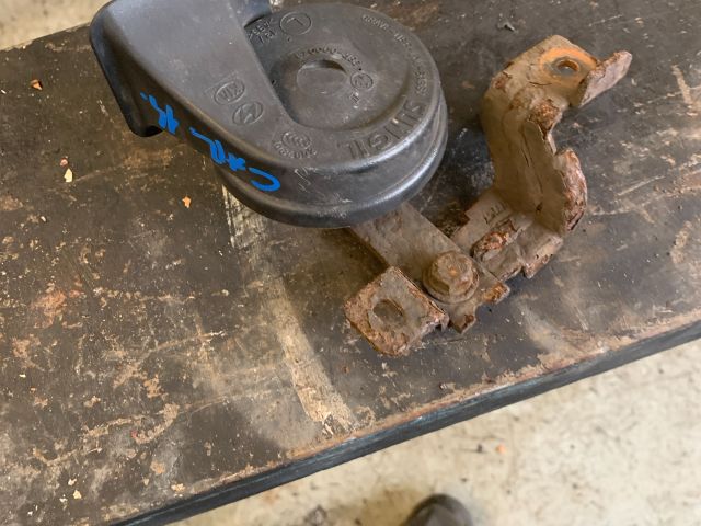 bontott KIA CARENS Kürt