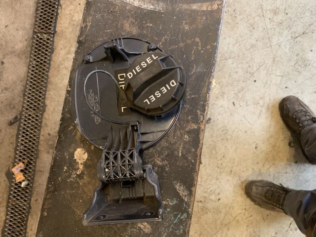 bontott KIA CARENS Tankajtó