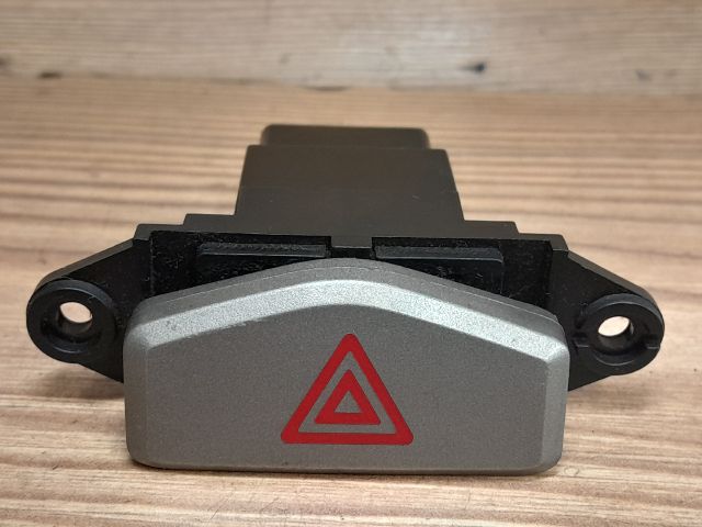 bontott KIA CARENS Vészvillogó Kapcsoló