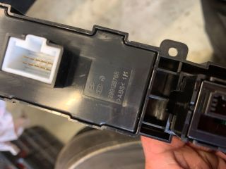 bontott KIA CARENS Vészvillogó Kapcsoló