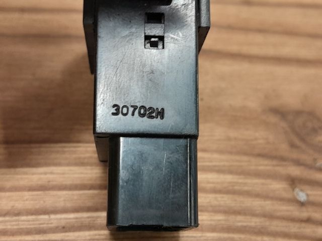 bontott KIA CARENS Vészvillogó Kapcsoló