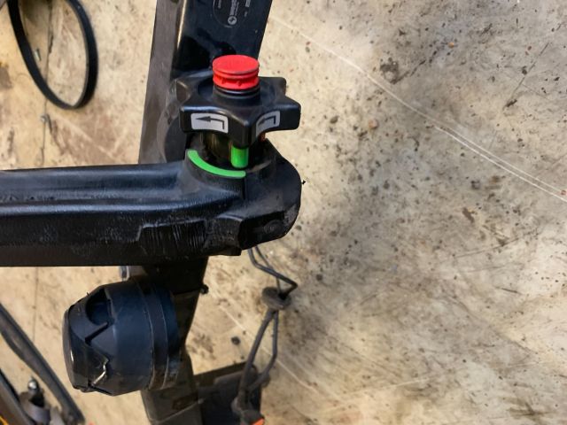 bontott KIA CARENS Vonóhorog