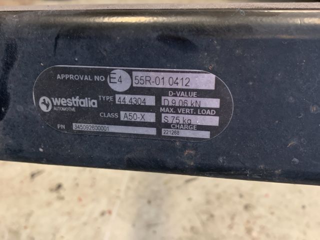 bontott KIA CARENS Vonóhorog