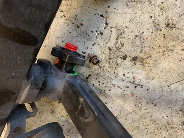 bontott KIA CARENS Vonóhorog