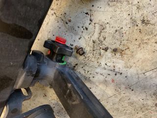 bontott KIA CARENS Vonóhorog