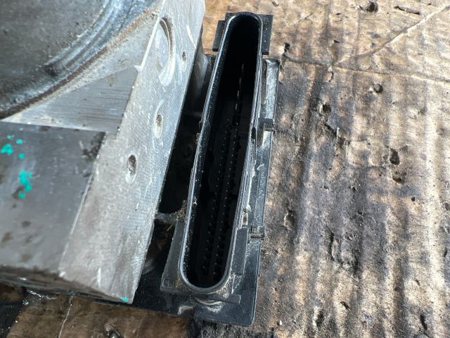 bontott KIA CARNIVAL ABS Kocka