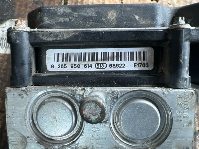 bontott KIA CARNIVAL ABS Kocka