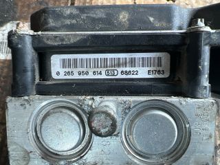 bontott KIA CARNIVAL ABS Kocka