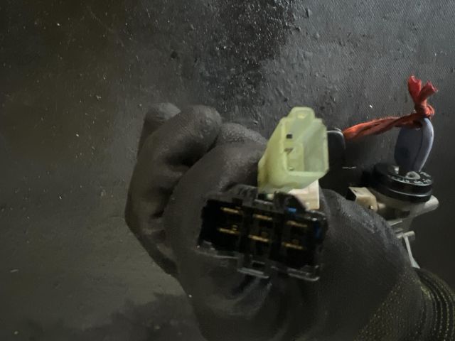 bontott KIA CARNIVAL Gyújtáskapcsoló