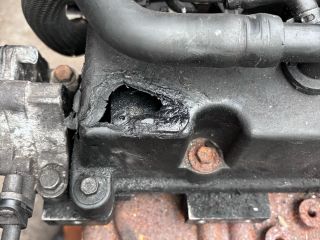 bontott KIA CARNIVAL Motor (Fűzött blokk hengerfejjel)