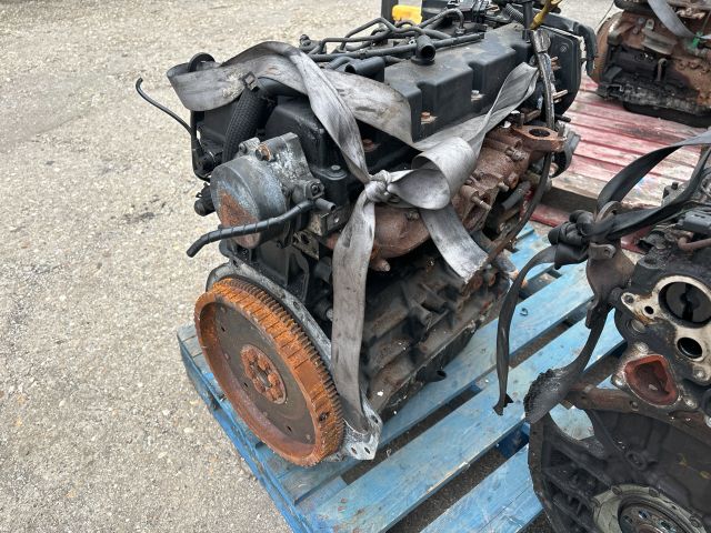 bontott KIA CARNIVAL Motor (Fűzött blokk hengerfejjel)