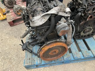 bontott KIA CARNIVAL Motor (Fűzött blokk hengerfejjel)