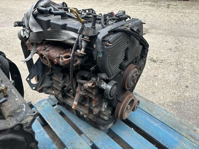 bontott KIA CARNIVAL Motor (Fűzött blokk hengerfejjel)