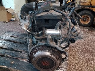 bontott KIA CARNIVAL Motor (Fűzött blokk hengerfejjel)