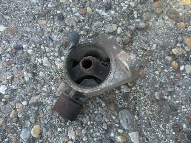 bontott KIA CARNIVAL Motor Tartó Bak (Pozíciófüggetlen)