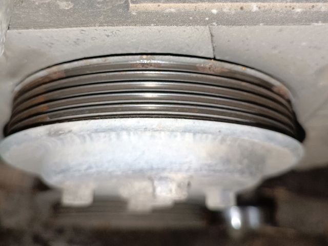 bontott KIA CARNIVAL Vízpumpa Szíjtárcsa