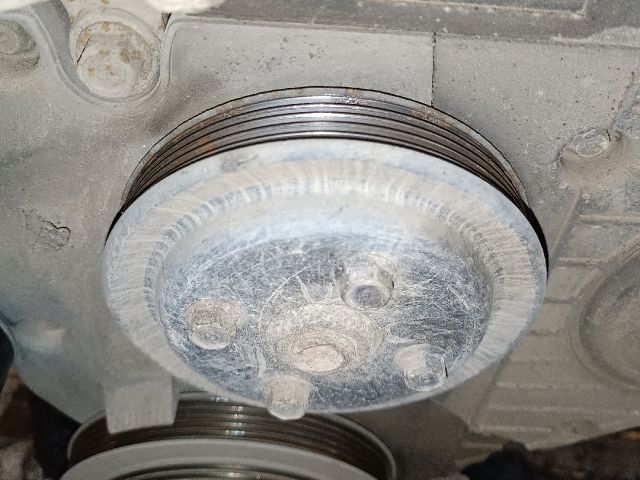 bontott KIA CARNIVAL Vízpumpa Szíjtárcsa