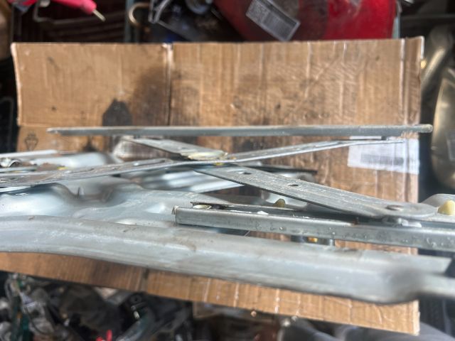 bontott KIA CARNIVAL Bal első Ablakemelő Szerkezet (Elektromos)