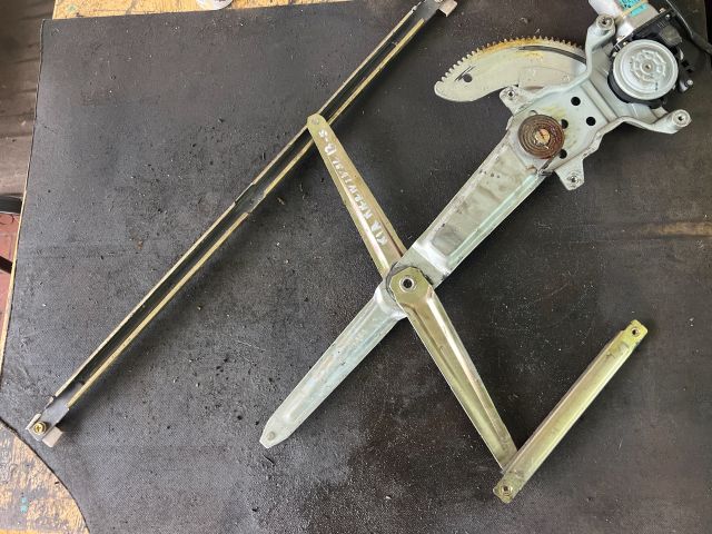 bontott KIA CARNIVAL Bal első Ablakemelő Szerkezet (Elektromos)