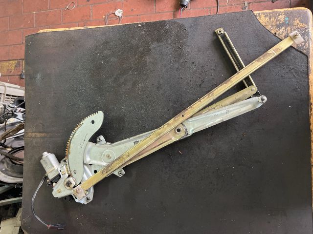 bontott KIA CARNIVAL Bal első Ablakemelő Szerkezet (Elektromos)