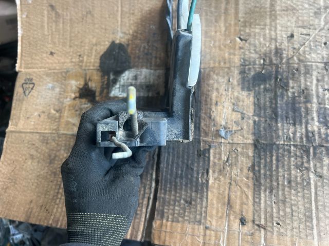 bontott KIA CARNIVAL Bal első Ajtózár