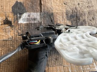 bontott KIA CARNIVAL Bal első Ajtózár