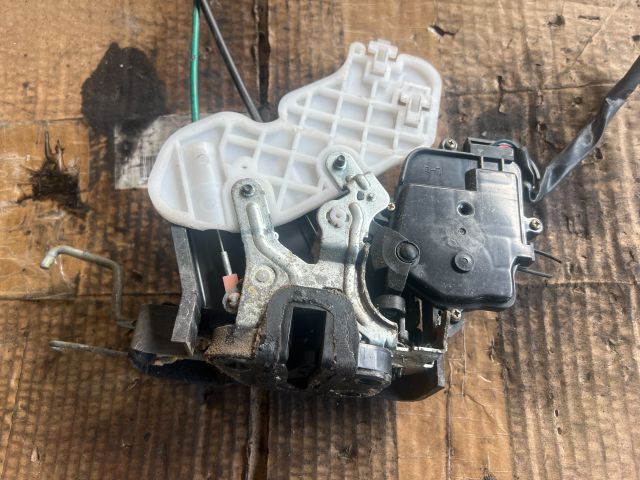 bontott KIA CARNIVAL Bal első Ajtózár