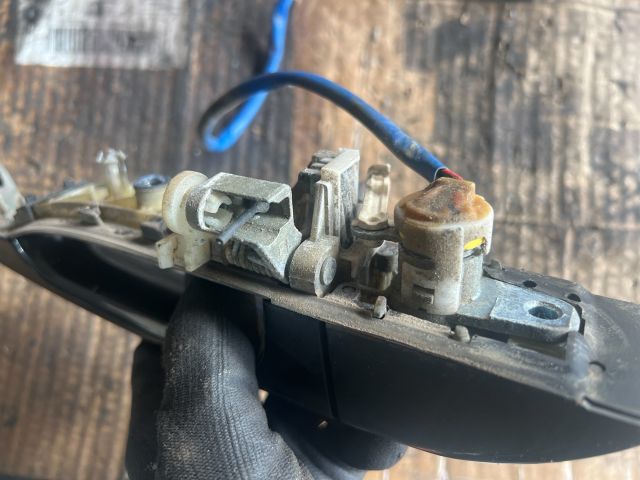 bontott KIA CARNIVAL Bal első Külső Kilincs