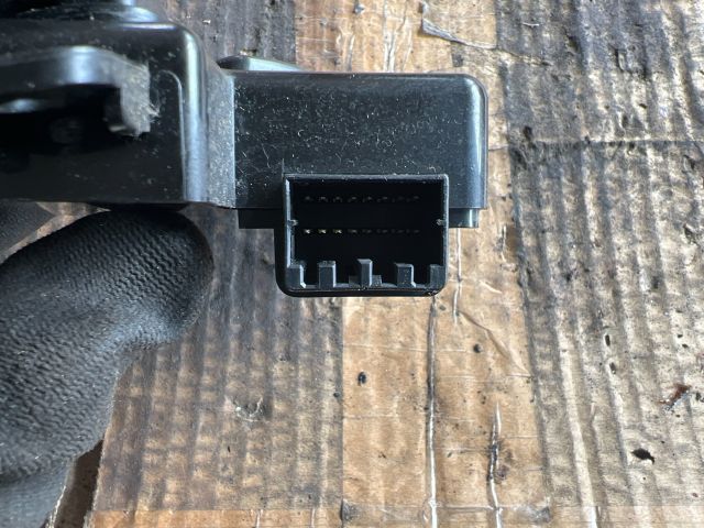 bontott KIA CARNIVAL Bal első Ülés Állító Motor