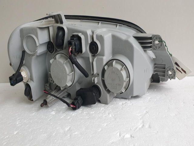 bontott KIA CARNIVAL Bal Fényszóró