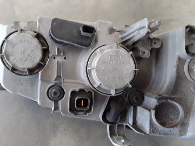 bontott KIA CARNIVAL Bal Fényszóró